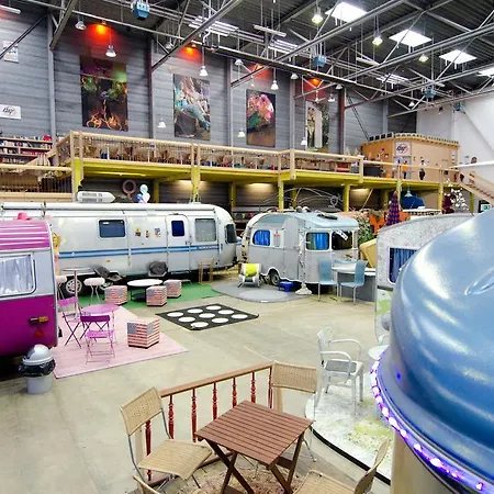 Basecamp אכסניה בון
