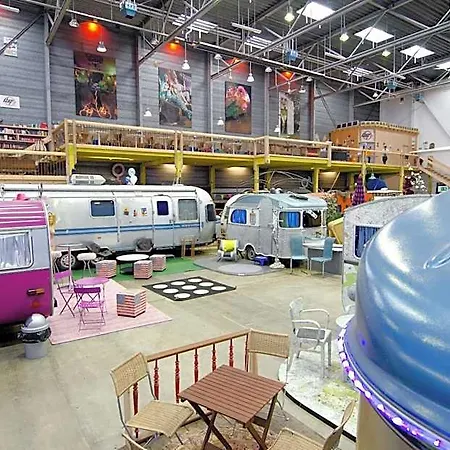 Basecamp אכסניה בון