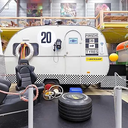 Basecamp אכסניה *