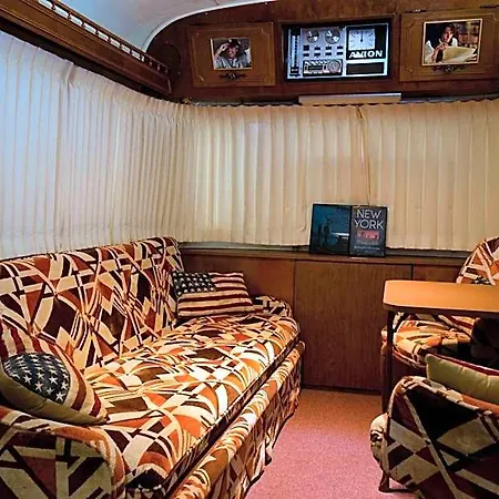 אכסניה Basecamp בון