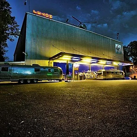 Basecamp * בון