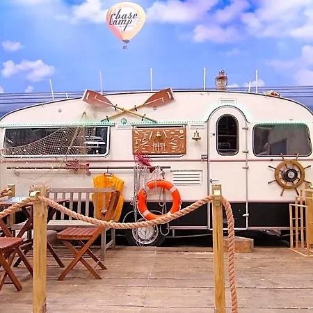 אכסניה Basecamp *