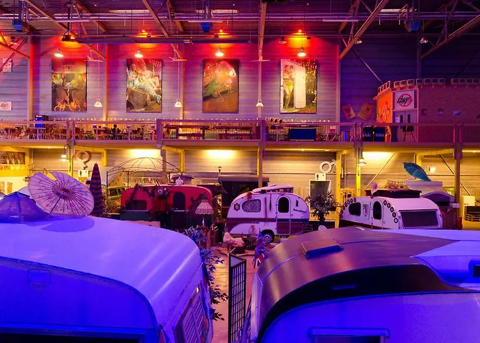 بيت شباب بايز كامب