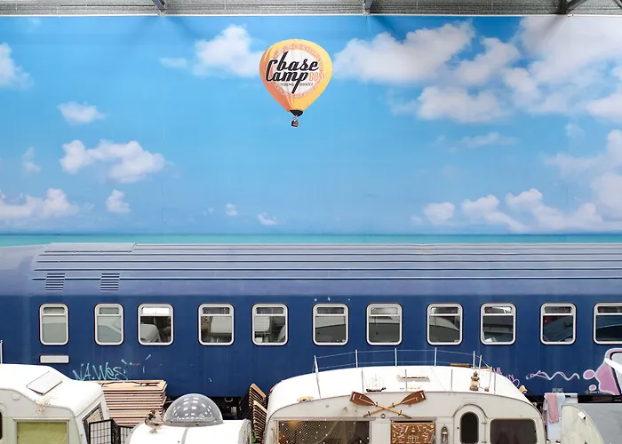 بيت شباب بايز كامب