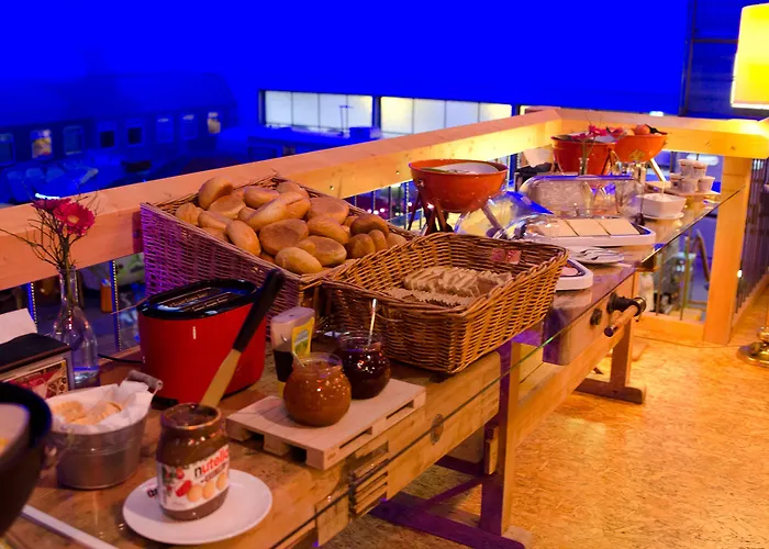 Basecamp Хостел *