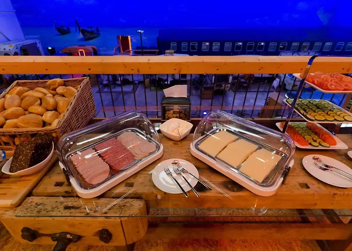 Basecamp Хостел *