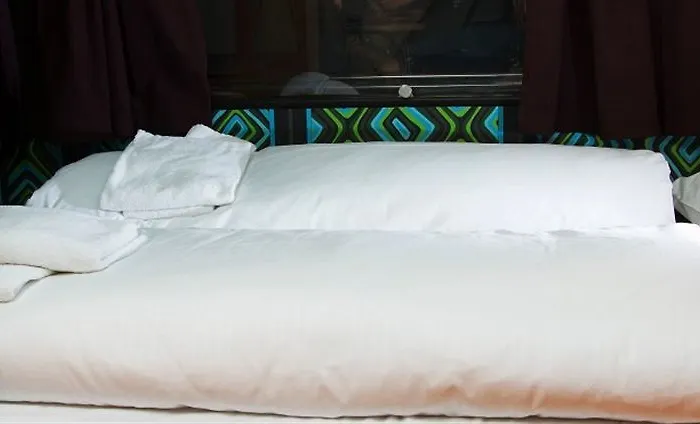 بيت شباب بايز كامب بون